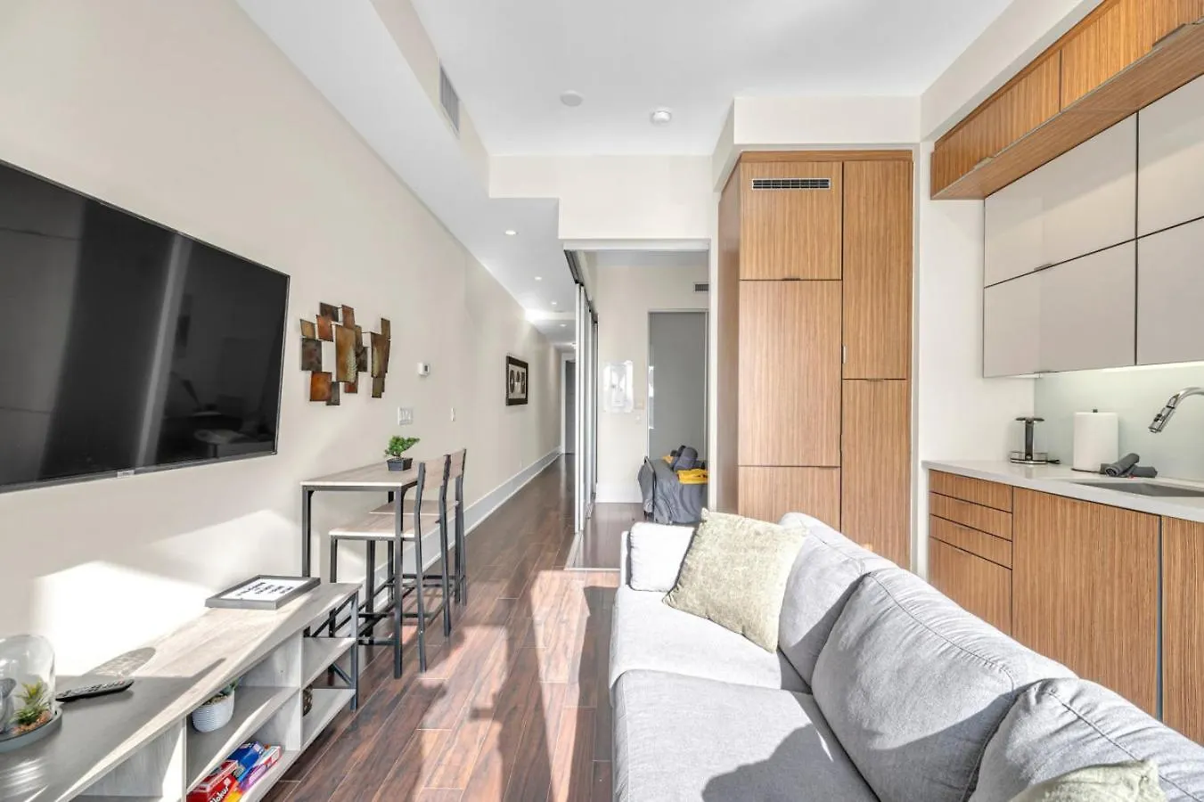 Casa de Férias Cn Tower View 2 Bed Home Near Rogers Centre, Scotiabank, Mtcc Toronto Canadá