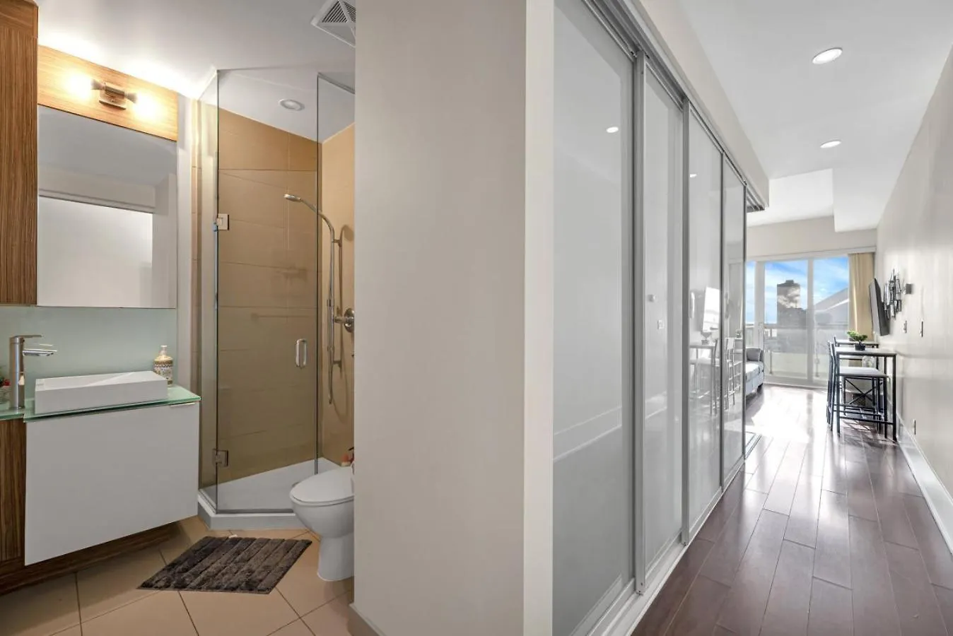 Cn Tower View 2 Bed Home Near Rogers Centre, Scotiabank, Mtcc Toronto 0*,  Canadá