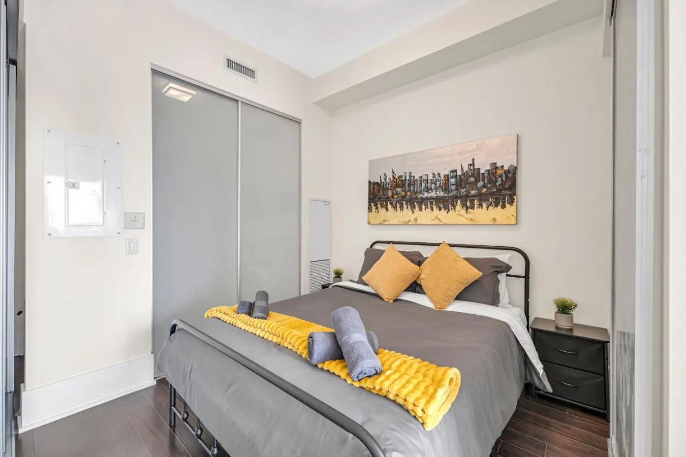 Cn Tower View 2 Bed Home Near Rogers Centre, Scotiabank, Mtcc Toronto Casa de Férias