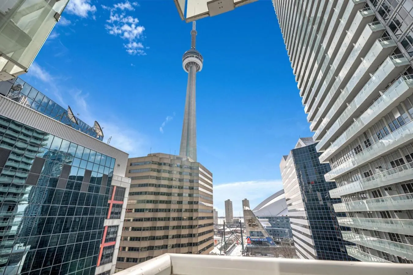 Casa de Férias Cn Tower View 2 Bed Home Near Rogers Centre, Scotiabank, Mtcc Toronto Canadá