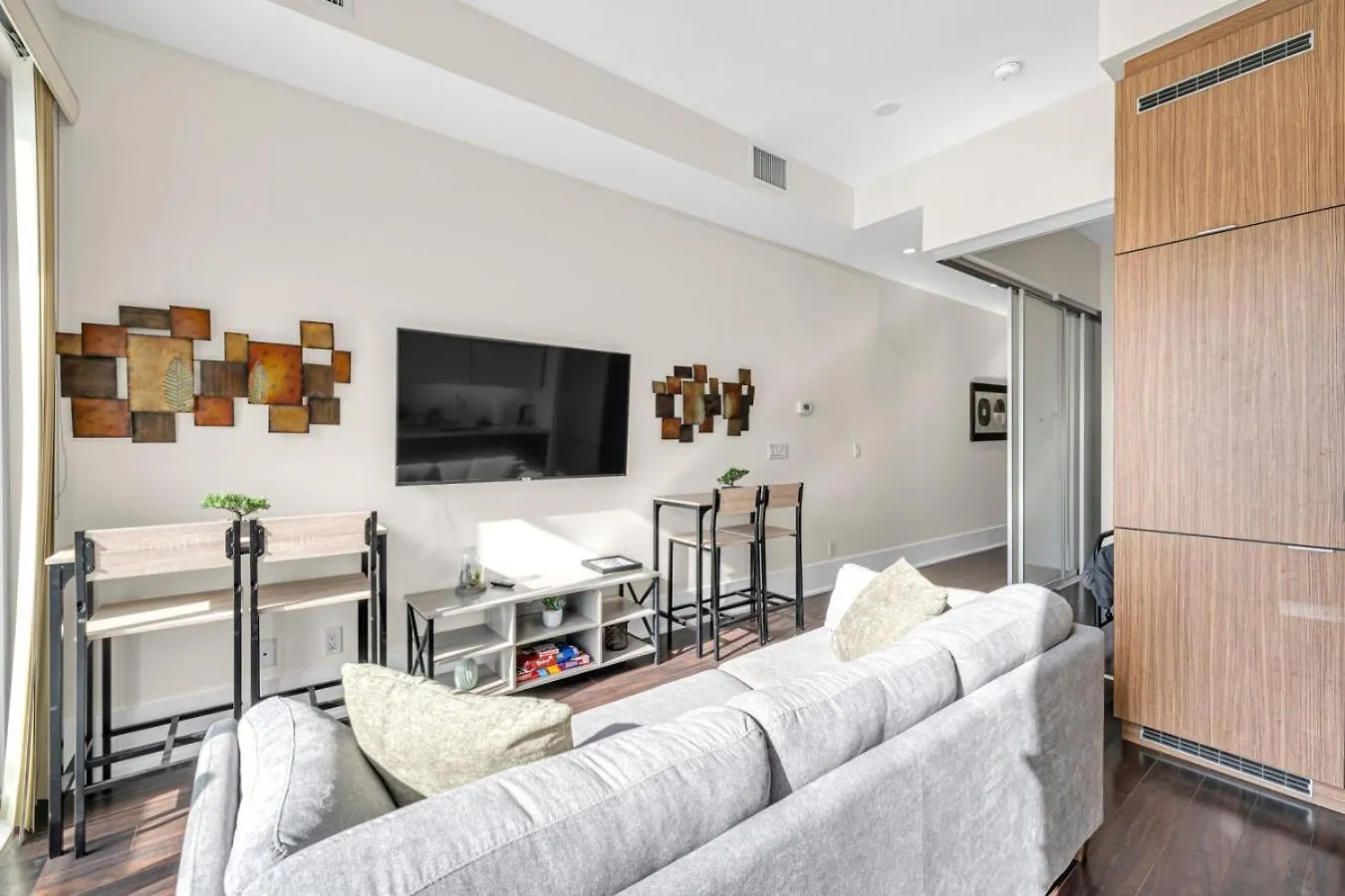 Cn Tower View 2 Bed Home Near Rogers Centre, Scotiabank, Mtcc Toronto 0*,  Canadá