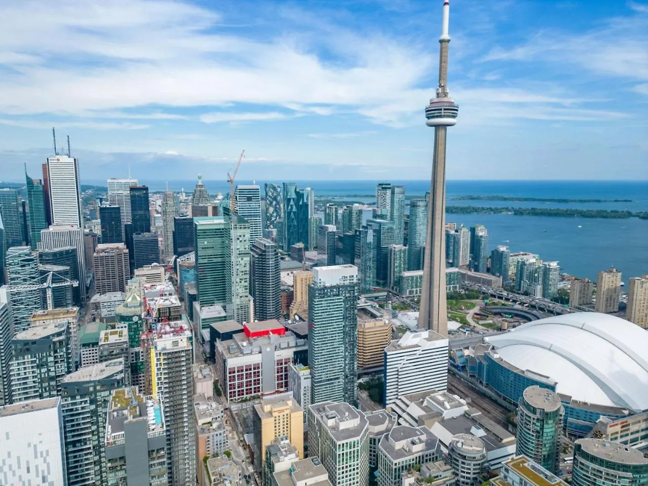 Casa de Férias Cn Tower View 2 Bed Home Near Rogers Centre, Scotiabank, Mtcc Toronto