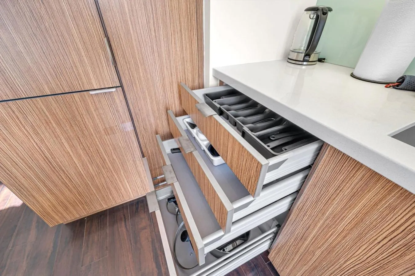 Cn Tower View 2 Bed Home Near Rogers Centre, Scotiabank, Mtcc Toronto Feriehus